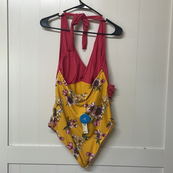 NEW Beautiful Women’s One Piece Swimsuit - Picture 4 of 6